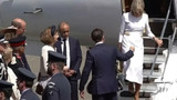 Uçaktaki krizin sebebi ortaya çıktı! Eşi, Macron’u neden görmezden geldi?