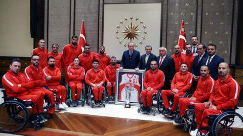Cumhurbaşkanı Erdoğan milli takımları Külliye'de ağırladı