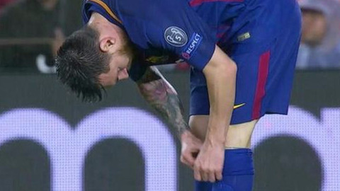 Messi çorabından çıkardığı cismi ağzına attı