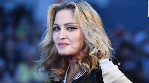 Madonna nü fotoğraflarını satışa çıkardı