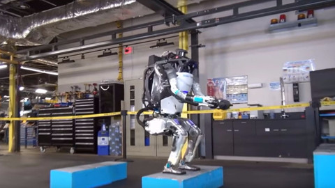 Boston Dynamics'in Robotu Atlas, Ters Takla Atabiliyor!
