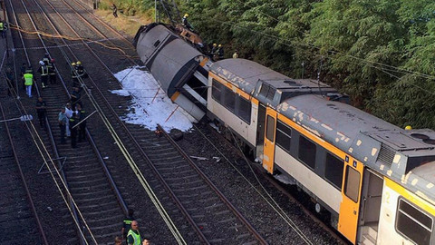 İspanya’da tren kazası: 30 yaralı