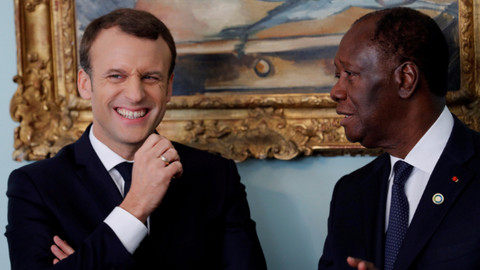 Macron'un şakası Burkina Faso'lu mevkidaşına salonu terk ettirdi