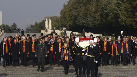 Galatasaray yönetimi Anıtkabir'i ziyaret etti