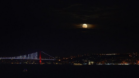 Süper Ay İstanbul'da çıplak gözle izlendi