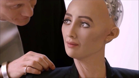 Robot Sophia uyanıyor