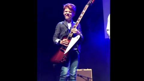 Blues Festivaline Damga Vuran 12 Yaşındaki Çocuktan Muhteşem Gitar Performansı