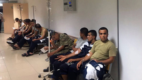 Manisa’da 15 asker hastaneye kaldırıldı