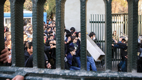 İran Devrim Muhafızları: Gösterilere karşı galip geldik