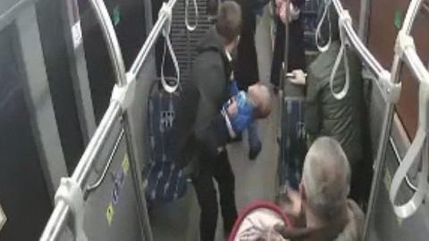 Dili boğazına kaçan bebeği otobüs şoförü kurtardı
