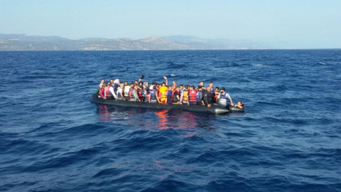 Son dakika İzmir haberleri... İzmir Menderes'de 49 göçmen yakalandı