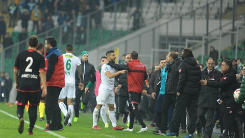 Son dakika! Bursaspor - Gençlerbirliği maçında kavga çıktı!