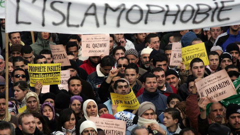Hollanda'da camiye İslamofobik saldırı