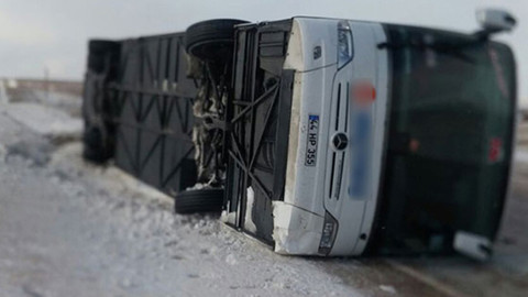 Kayseri'de 2 yolcu otobüsü devrildi: 22 yaralı