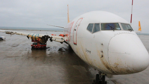 Son dakika haberleri... Trabzon Havalimanı'nda pistten çıkan uçak hurdaya çıkarıldı