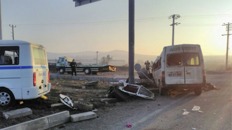 Bursa'da servis aracı minibüsle çarpıştı: Çok sayıda ölü ve yaralı var