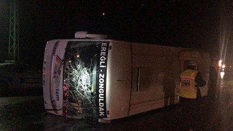 Zonguldak'ta yolcu otobüsü devrildi: Ölü ve yaralılar var