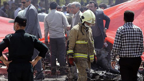İran'da yolcu uçağı düştü: 66 kişi hayatını kaybetti