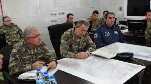 Genelkurmay Başkanı Org. Akar ve kuvvet komutanları Suriye sınırına gitti