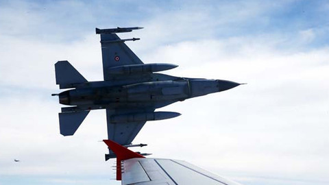 Erdoğan, F-16 pilotlarını selamladı