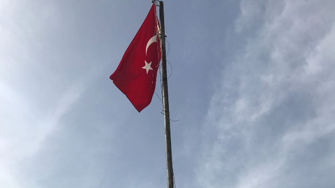 Afrin şehir merkezine Türk bayrağı asıldı