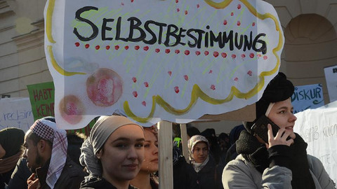 Avusturya, okullarda başörtüsü yasağı için hazırlanıyor