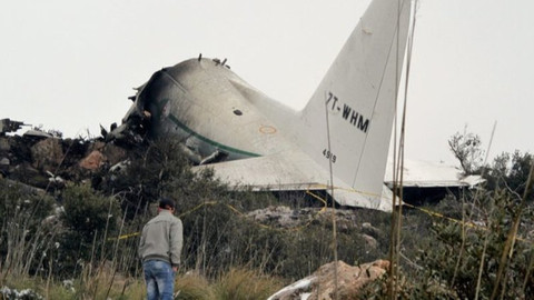 Cezayir'de askeri uçak neden düştü?