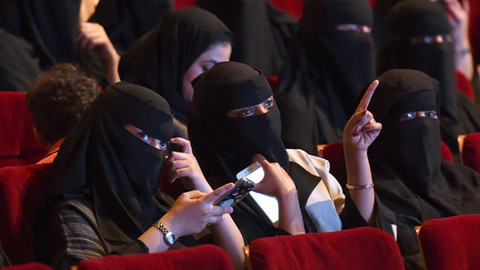 Sinema yasağı kalktı! Suudi Arabistan’da ilk sinema salonu açıldı