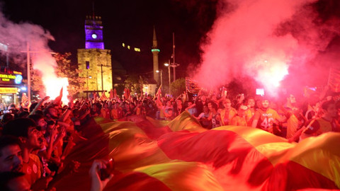 Galatasaray taraftarları şampiyonluğu kutladı