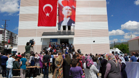 Başbakan Yıldırım Bitlis’te karne dağıttı