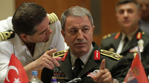Genelkurmay Başkanı Akar, Suriye sınırındaki birliklerde incelemelerde bulunuyor