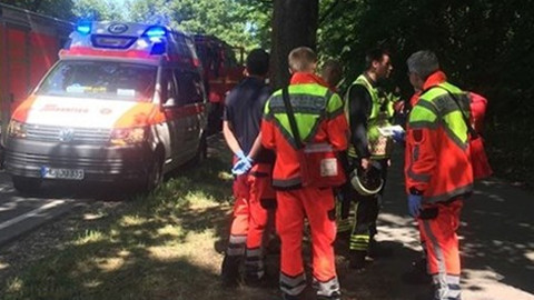 Almanya'da otobüste bıçaklı saldırı: 14 yaralı