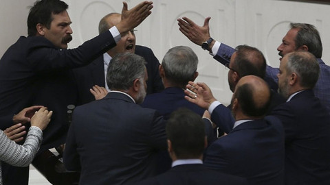 Ahmet Şık'a Meclis'ten çıkarılma cezası