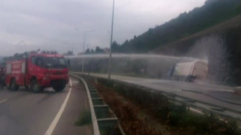 LPG yüklü tanker duvara çarptı, Karadeniz Sahil Yolu trafiğe kapatıldı