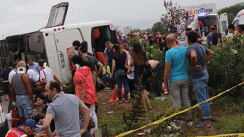 Manisa'da otobüs devrildi: 1 ölü 41 yaralı