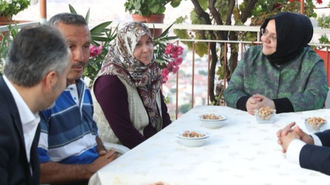 Bakan Zehra Zümrüt Selçuk şehit aileleriyle bayramlaştı