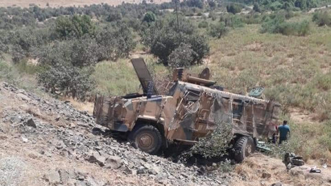 Hakkari'de askeri araç devrildi: 2 şehit 7 yaralı