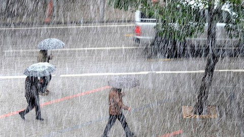 Az Önce! Meteoroloji İstanbul'un 10 ilçesi için sel uyarısında bulundu