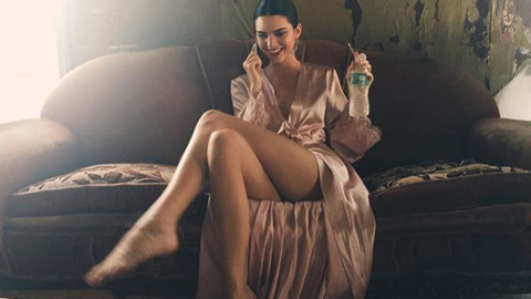 Kendall Jenner banyodan fotoğrafını paylaştı