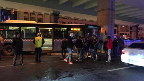 Az Önce! Mecidiyeköy'de halk otobüsü köprü ayağına çarptı! Çok sayıda yaralı var...