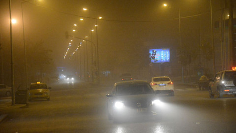 Şanlıurfa'da toz bulutu hayatı olumsuz etkiledi
