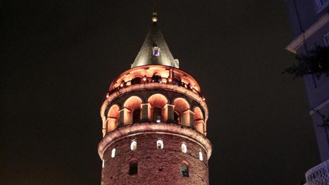 Galata Kulesi kadına şiddete karşı turuncu renge büründü