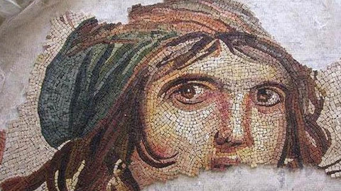 Çingene Kızı mozaiğinin parçaları Türkiye'ye getirildi