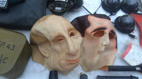 Putin maskesi takıp soygun yaptılar