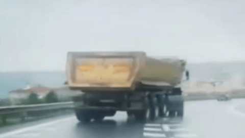Drift yapan hafriyat kamyonu videosu