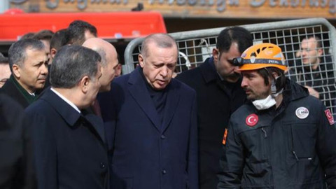 Enkaz alanını inceleyen Cumhurbaşkanı Erdoğan: Almamız gereken dersler var