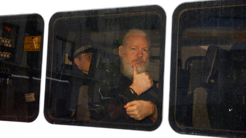 Julian assange kimdir? julian assange age? İnstagram ve Twitter hesabı