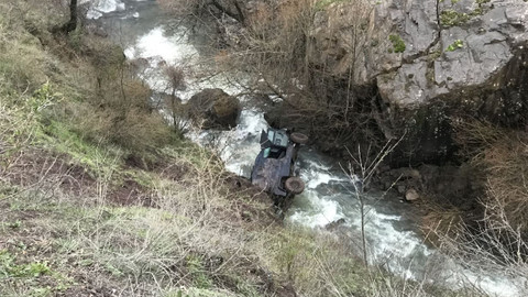 Giresun'da polis zırhlı aracı devrildi!