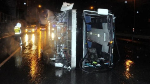 Kayseri'de işçileri taşıyan midibüs devrildi: 19 yaralı