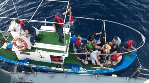 Yunanistan’a kaçarken teknede yakalandılar